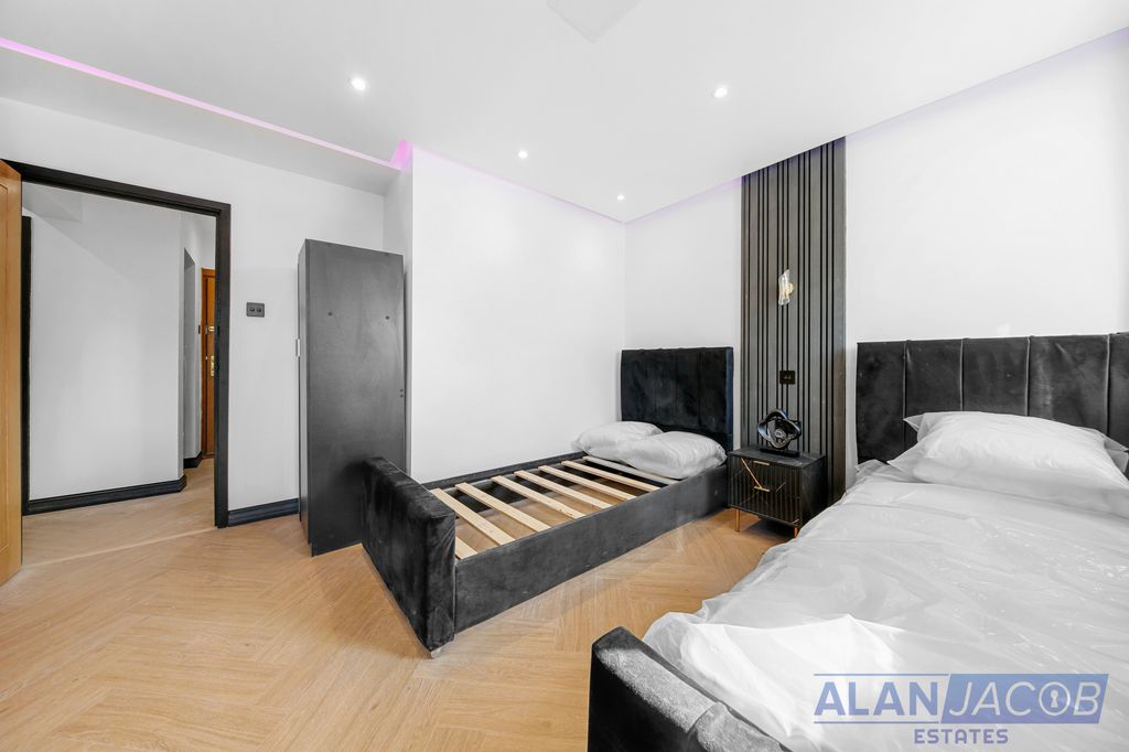 Property photo 3 of 27