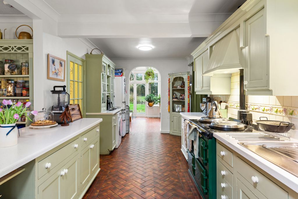 Property photo 3 of 36