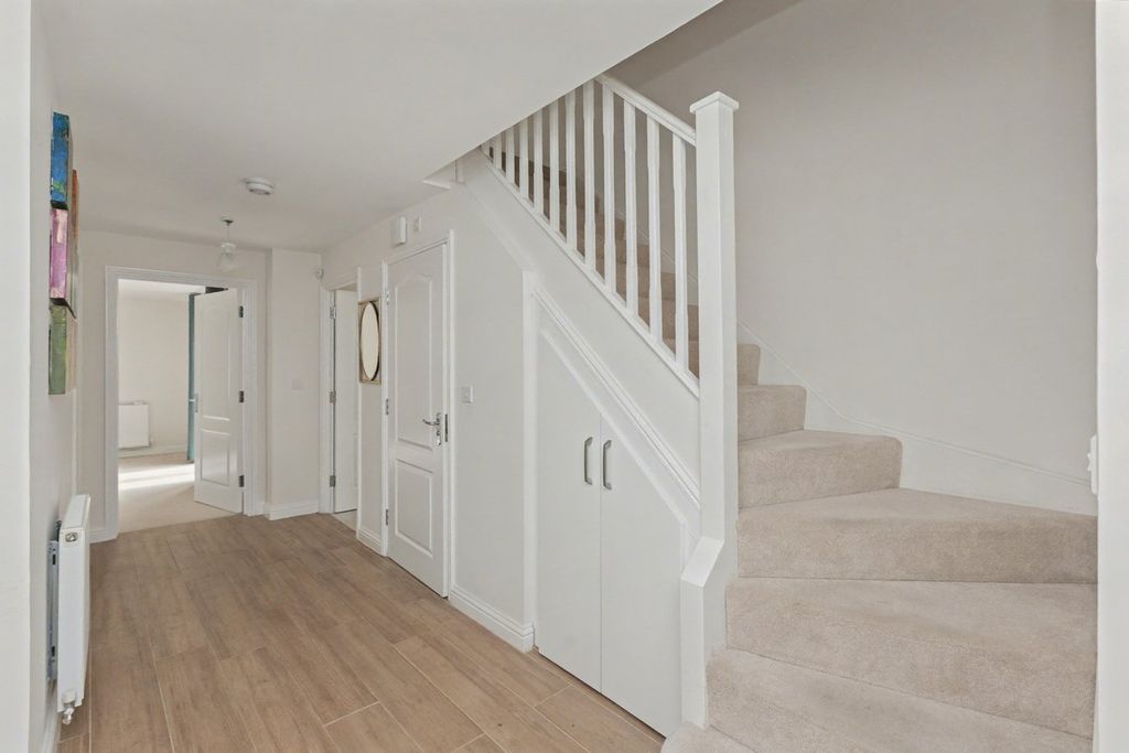 Property photo 2 of 30