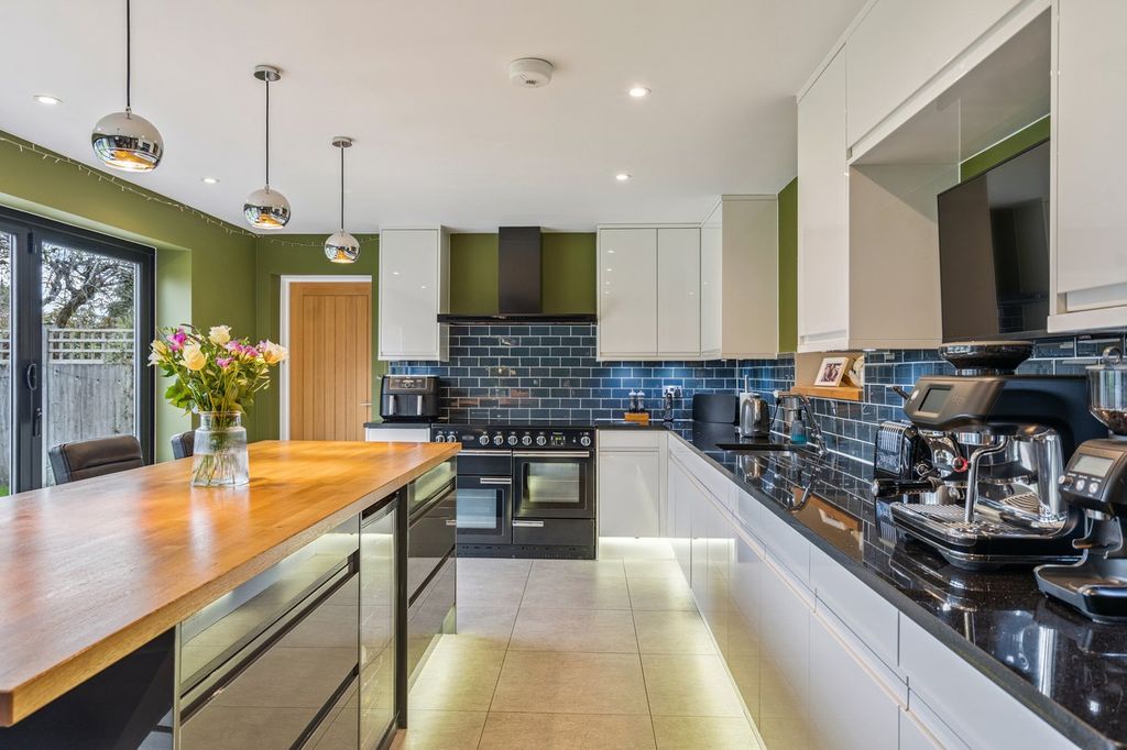 Property photo 3 of 38