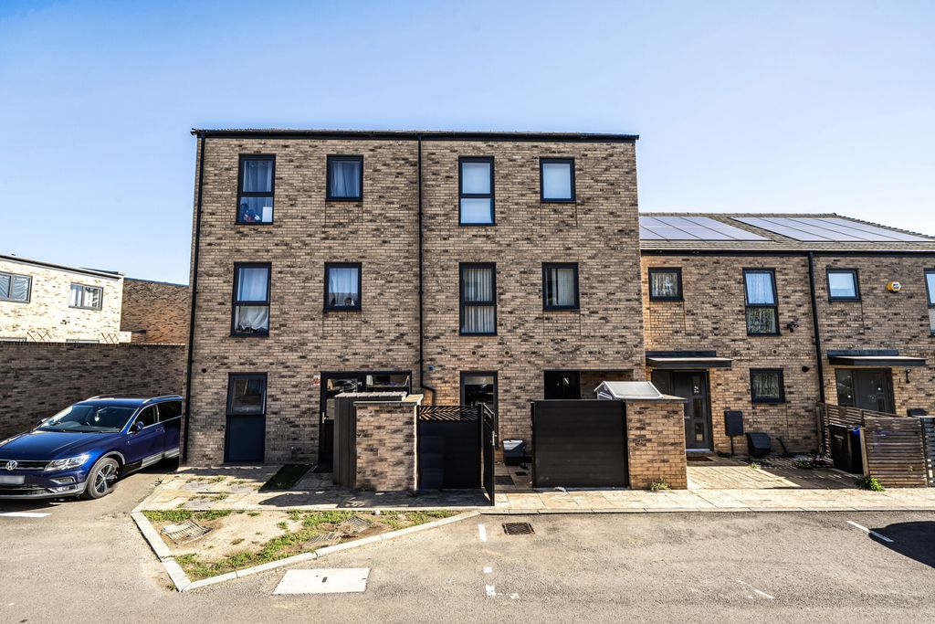 Property photo 1 of 16 1361844-1-68E3A1E...