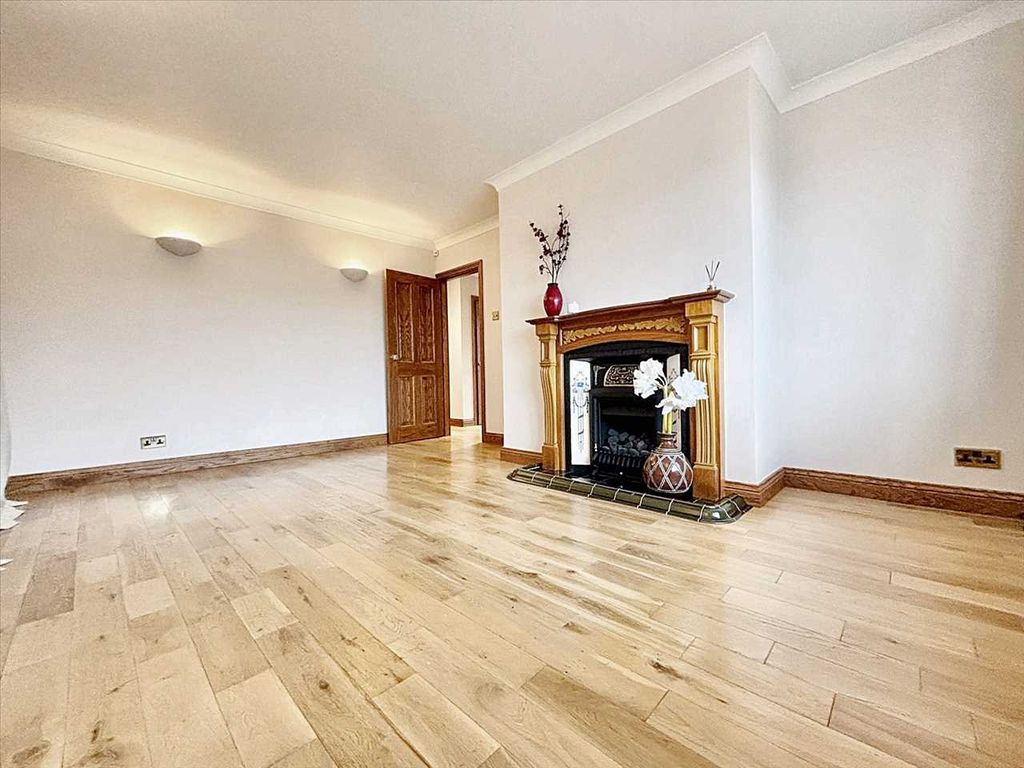 Property photo 2 of 22 Lounge