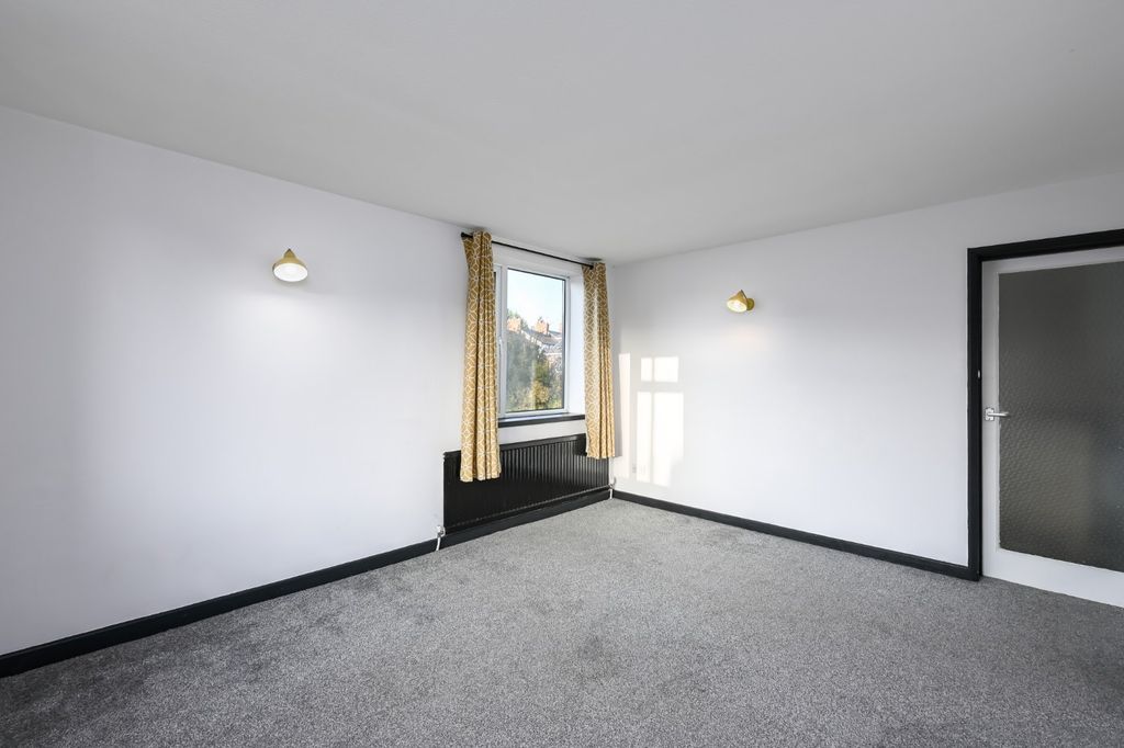 Property photo 3 of 11 Picture 3