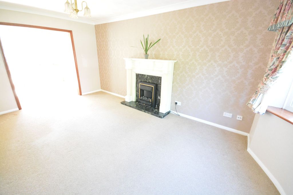 Property photo 2 of 11 Lounge