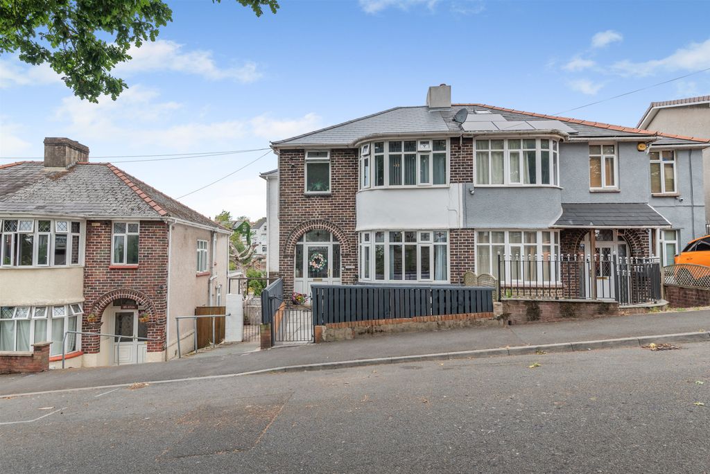 Property photo 1 of 31