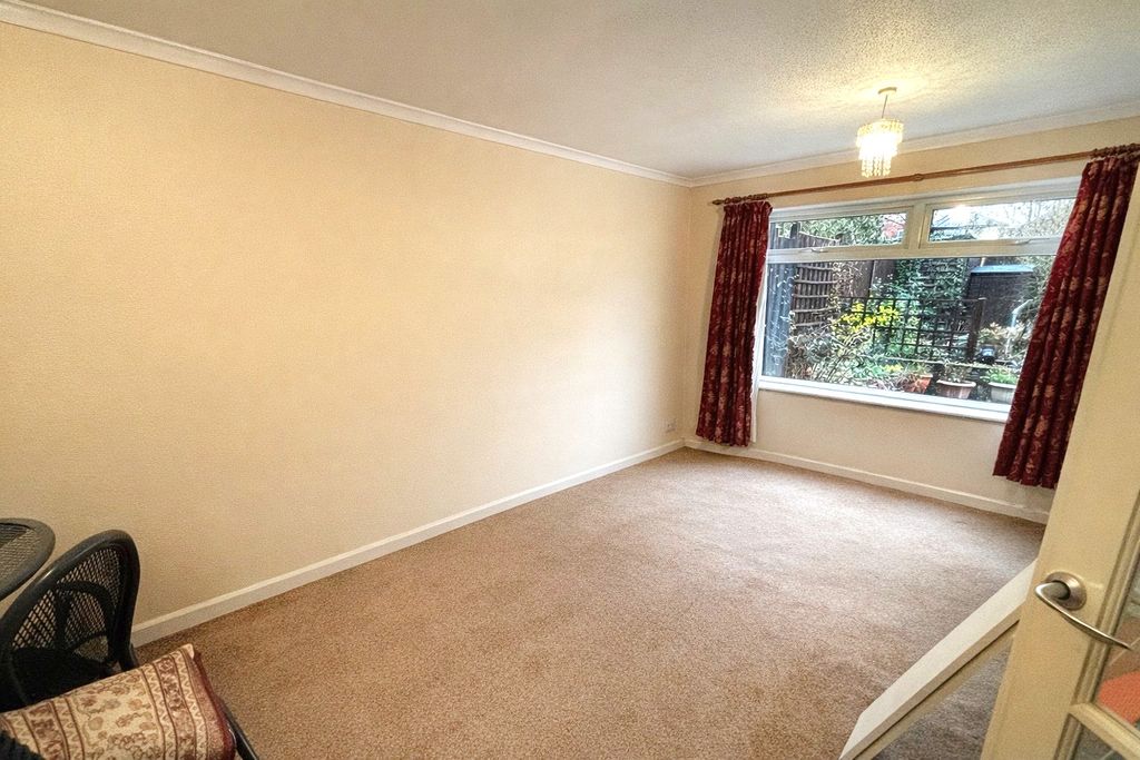 Property photo 2 of 11 Lounge