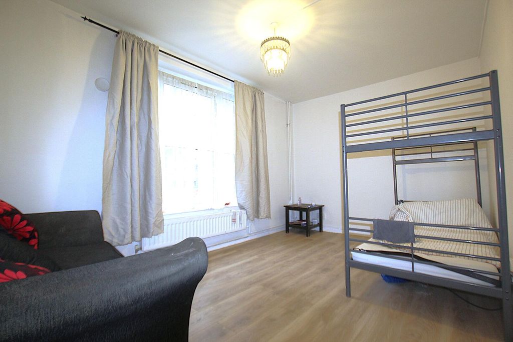 Property photo 1 of 6 Reception