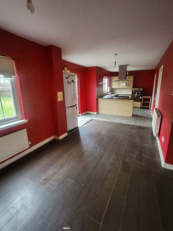 Property photo 3 of 19 Dining Kitchen