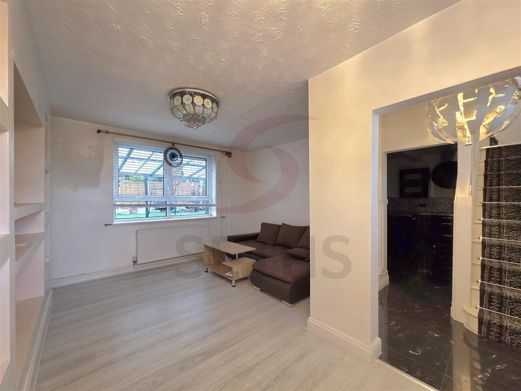 Property photo 2 of 12 Lounge