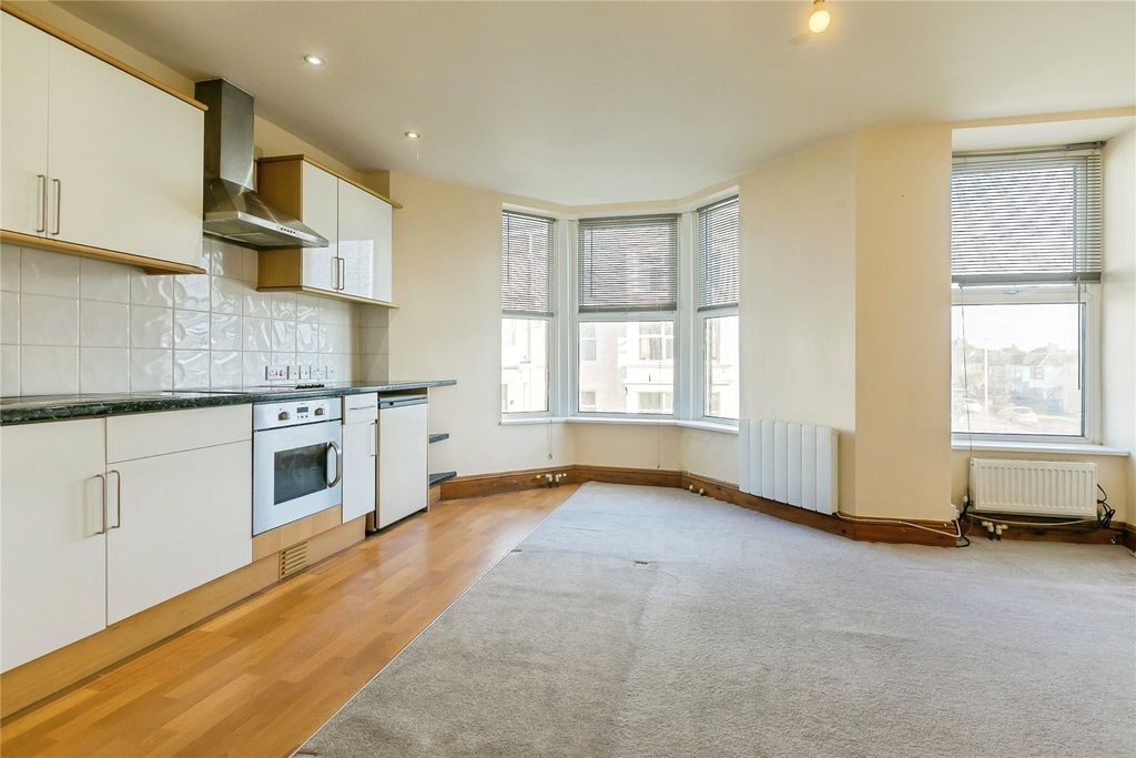 Property photo 2 of 17 Living Room