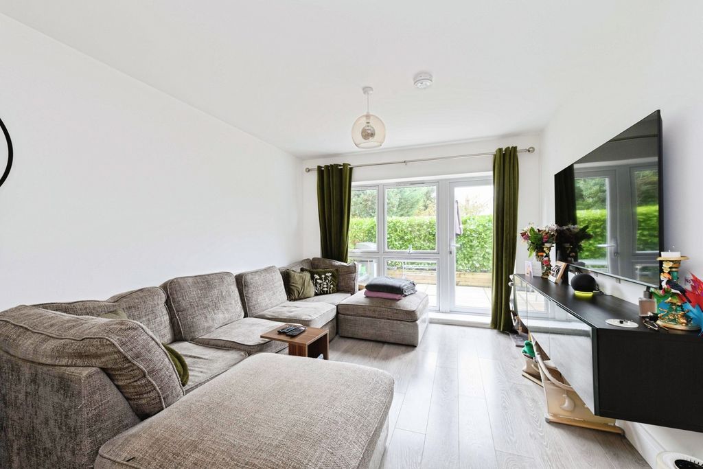 Additional image 8 of 2 bed flat for saleFairdene Road, Coulsdon CR5