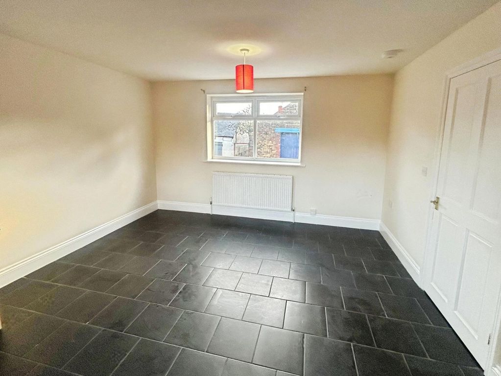 Property photo 3 of 8 Living