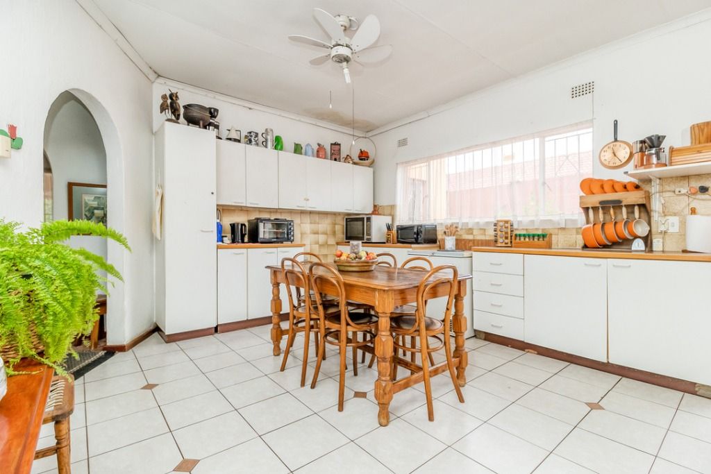 Property photo 2 of 21