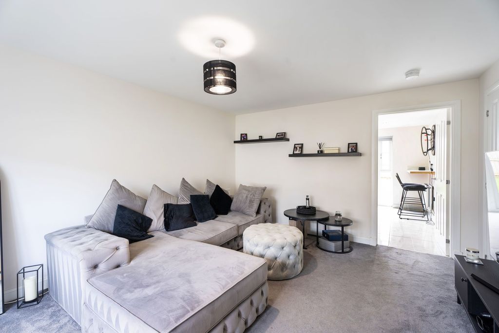 Property photo 2 of 24