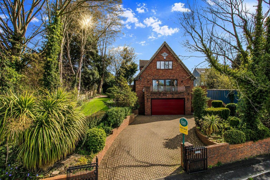 Property photo 1 of 20