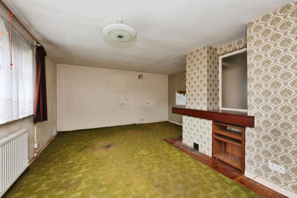 Property photo 2 of 21