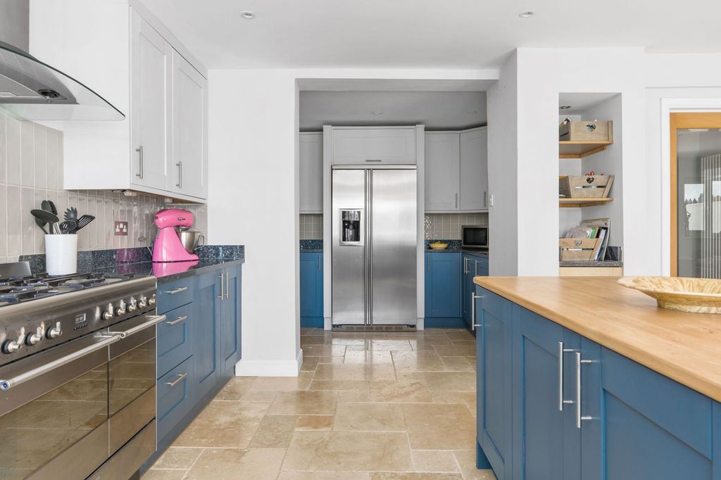 Property photo 2 of 24