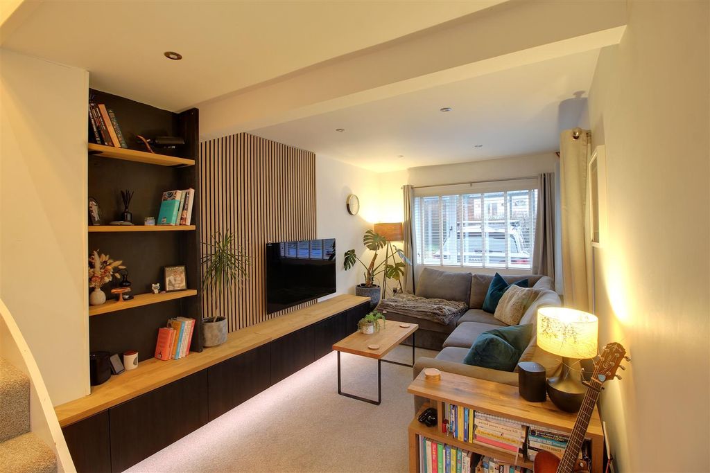 Property photo 3 of 12 Img_8425-Img_8427.Jpg