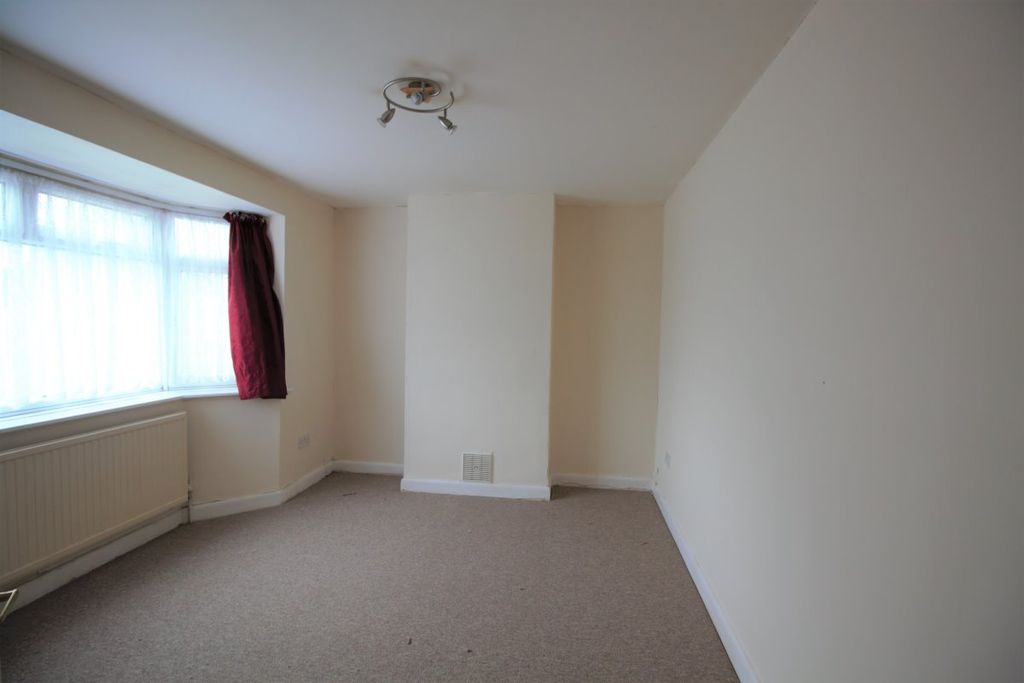 Property photo 3 of 8 Gallery