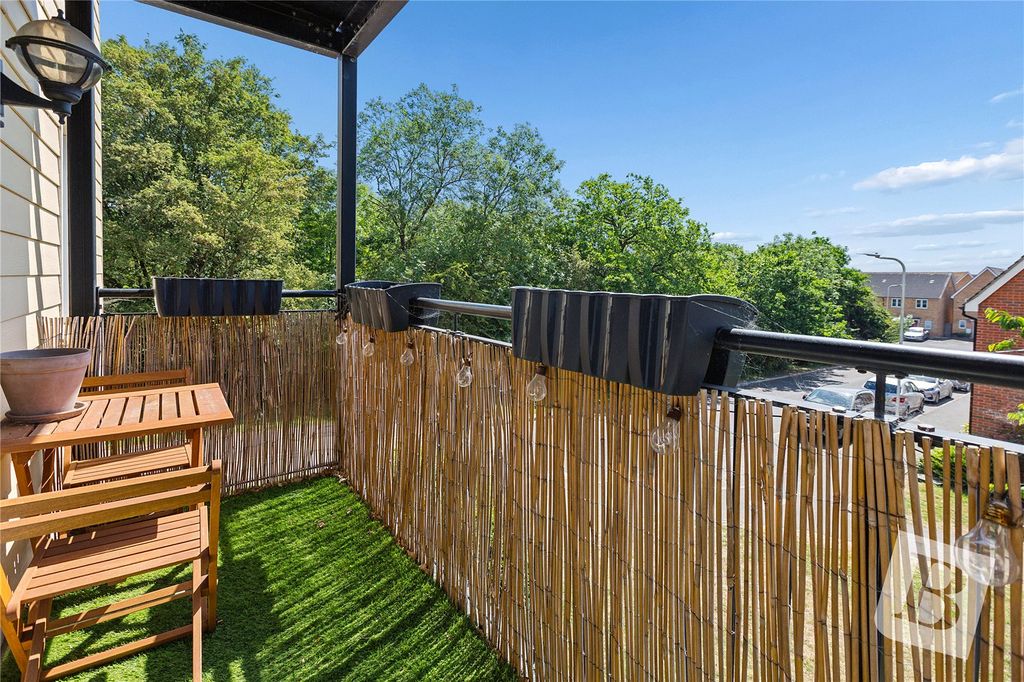 Property photo 2 of 9 Balcony