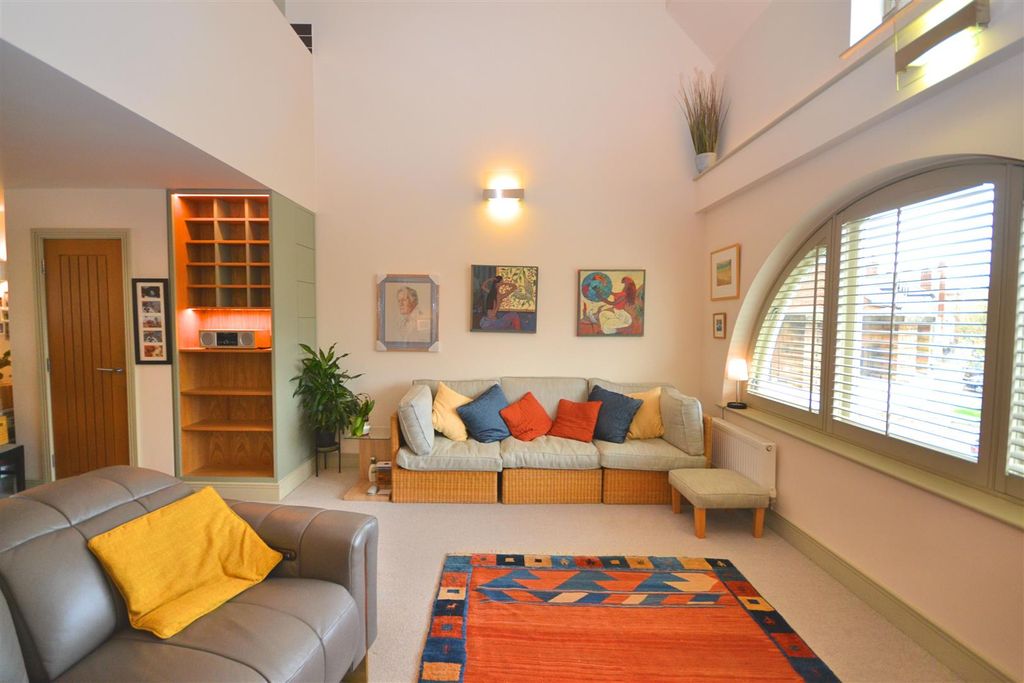 Property photo 2 of 16 0069.Png