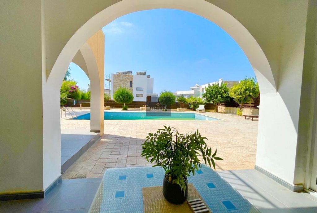 Property photo 2 of 25