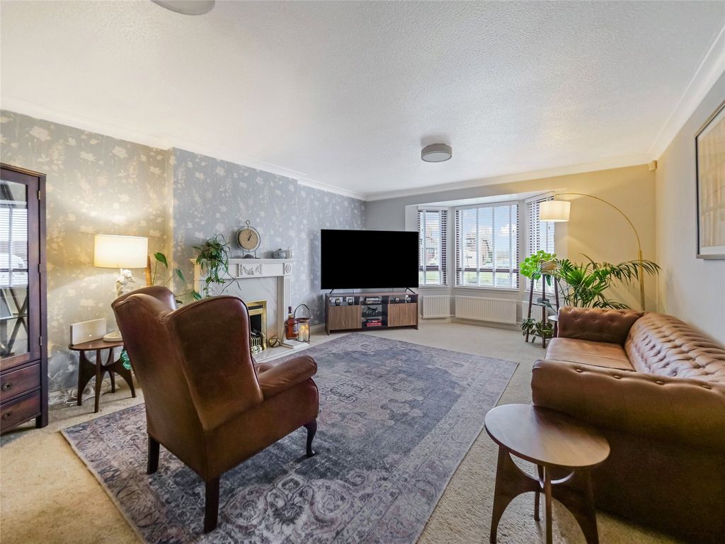 Property photo 2 of 25 Living Room