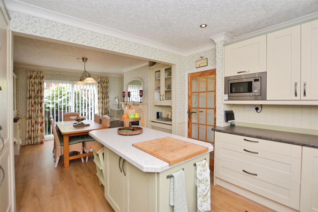 Property photo 3 of 44 Kitchen/Diner