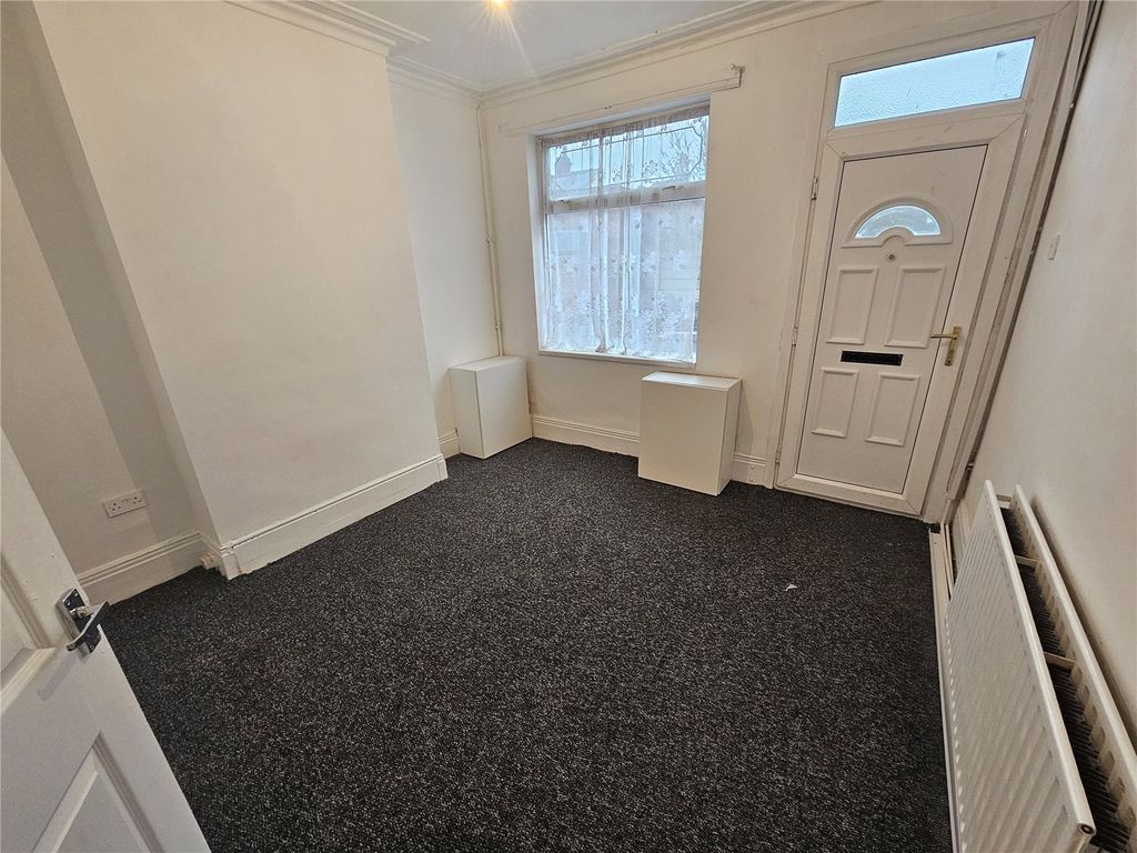 Property photo 2 of 10 Front Room