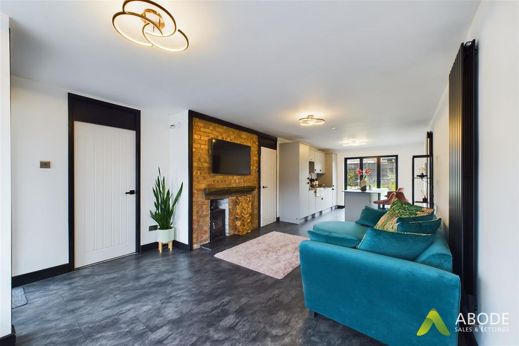 Property photo 2 of 16 Cam02696G0-Pr0311-Still005.Jpg