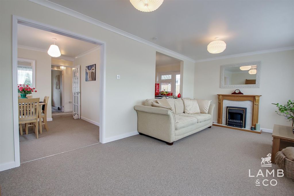 Property photo 2 of 40