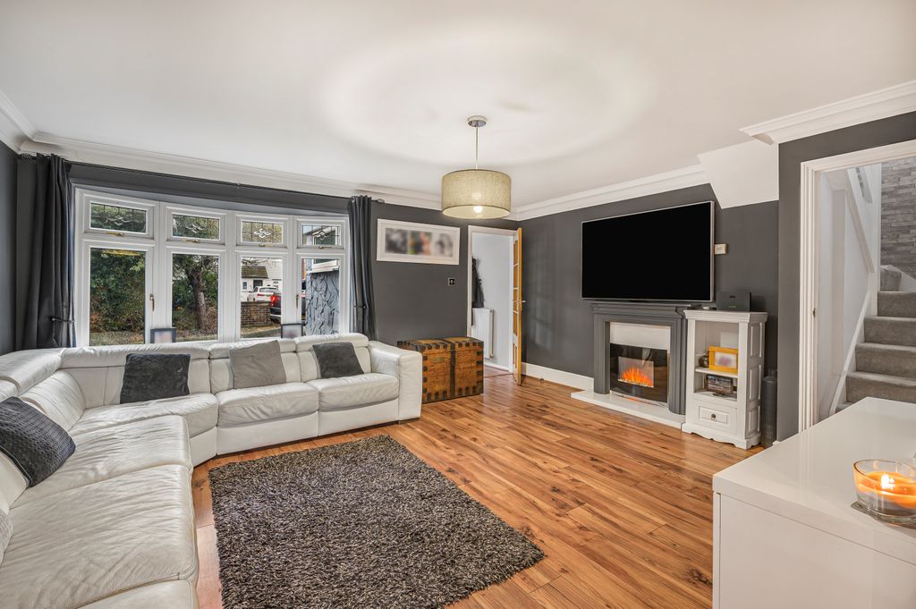 Property photo 2 of 18 Living Room