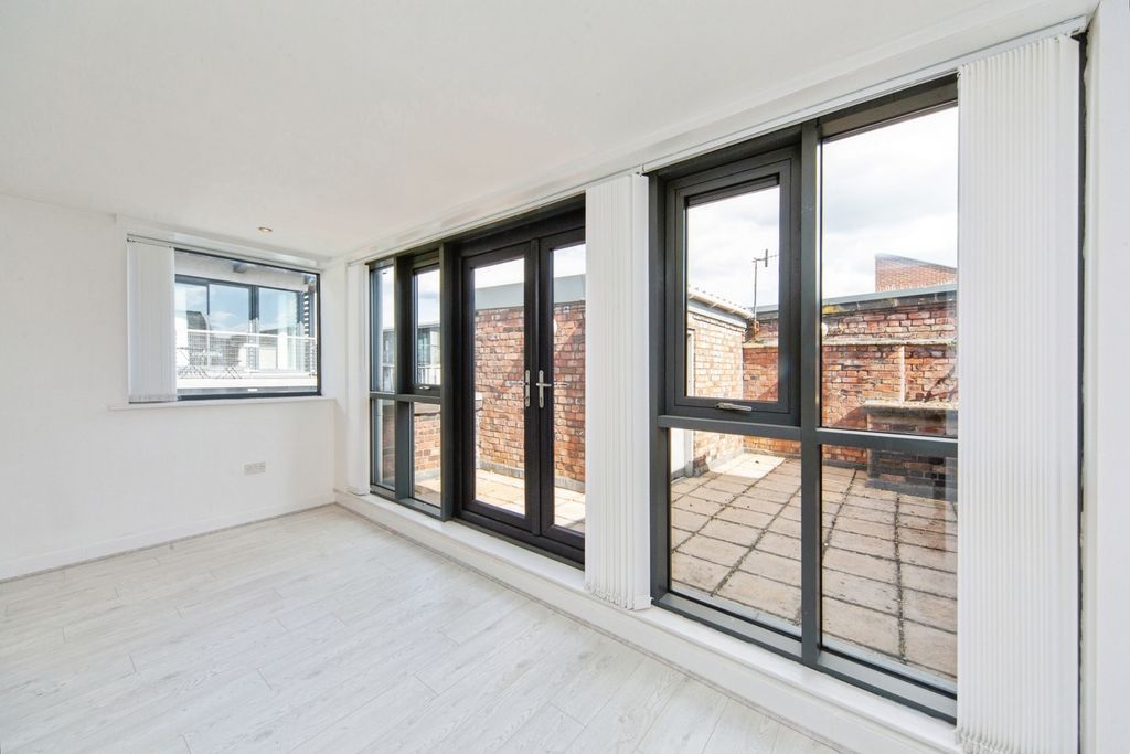 Property photo 3 of 20 Pbox-Img.Jpg