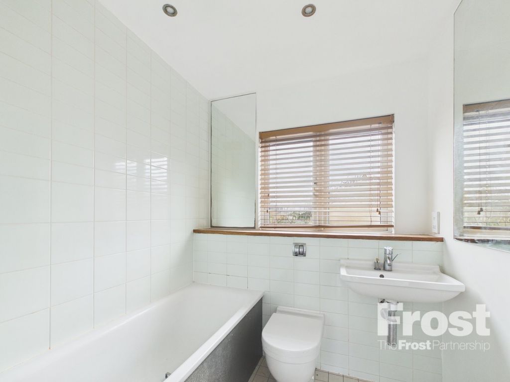 Property photo 3 of 9 Bathroom