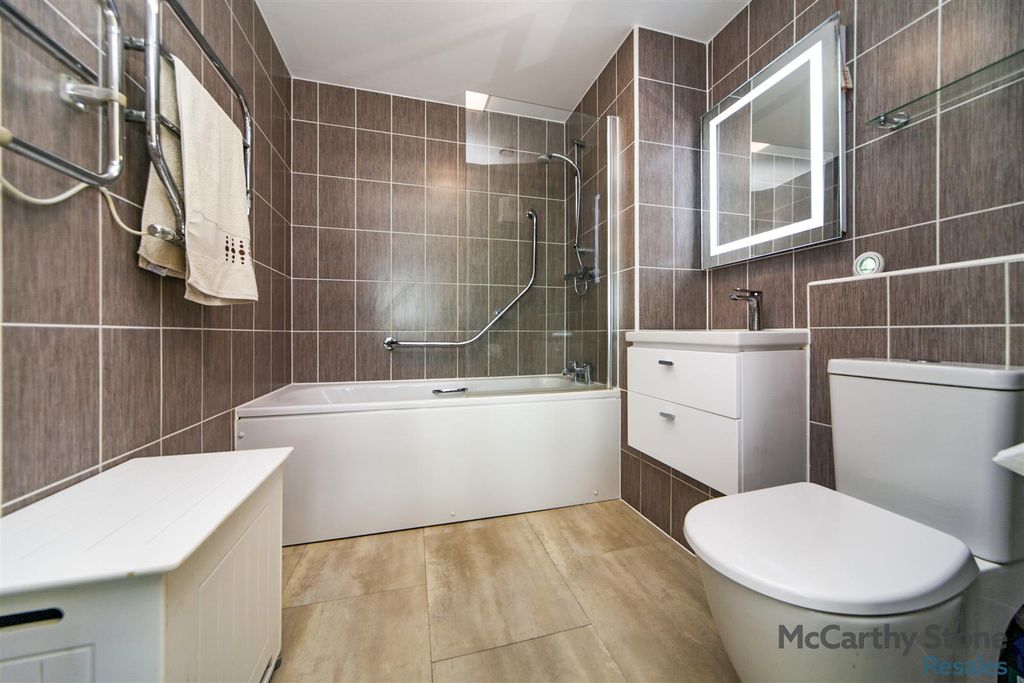 Additional image 13 of 2 bed flat for salePavilion Court, Hamilton Gardens, Felixstowe IP11