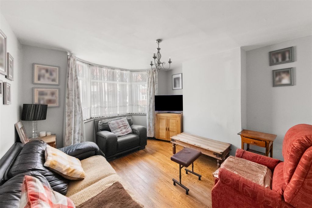 Property photo 3 of 16 1