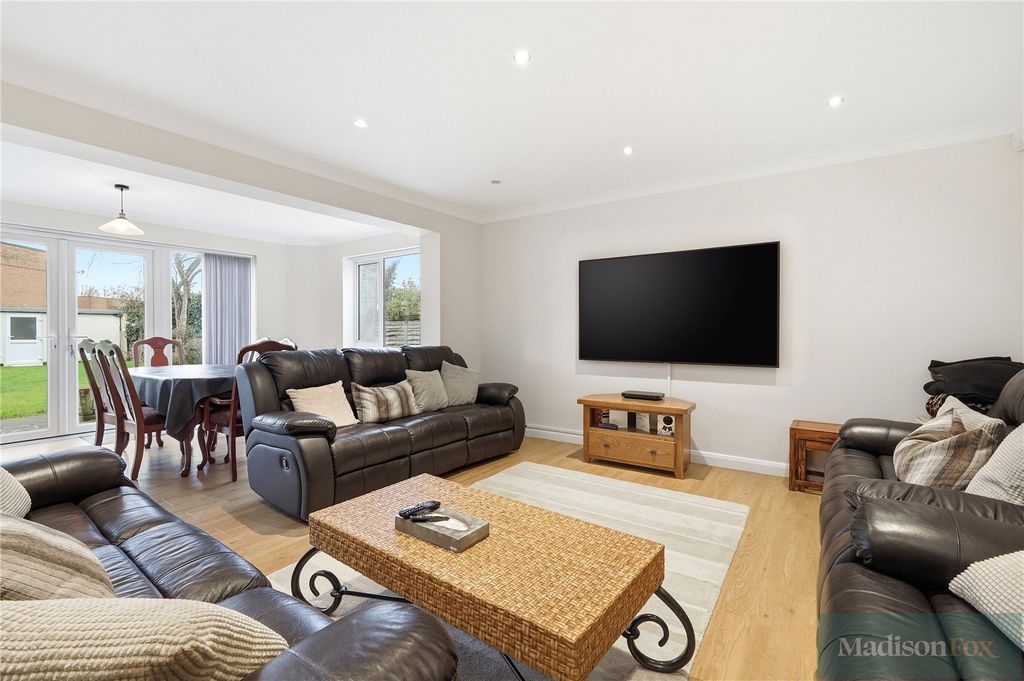 Property photo 2 of 28 Picture No. 15