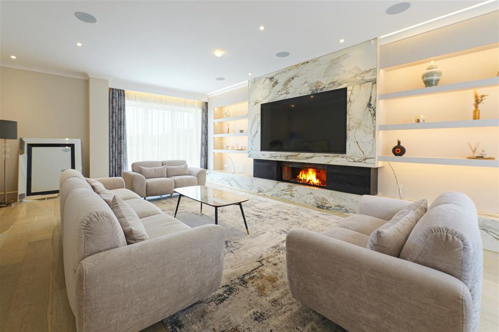 Additional image 8 of 6 bed detached house to rentFarnham House, Merton Lane, Canterbury CT4