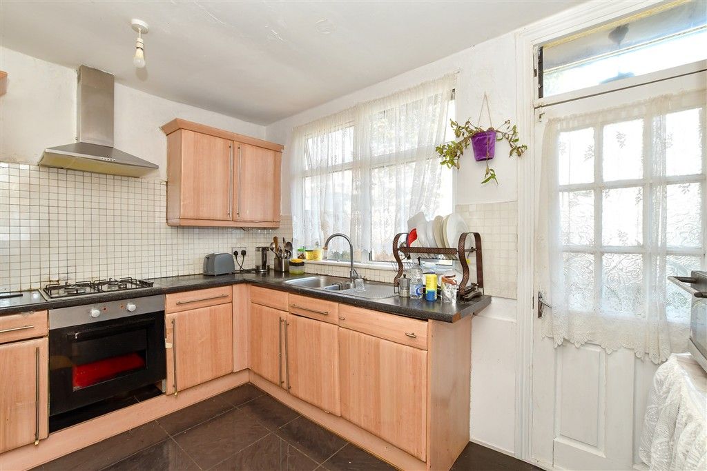 Property photo 3 of 12 Kitchen