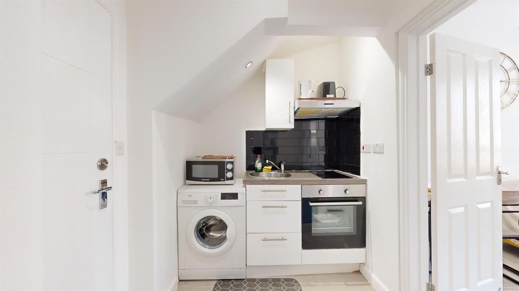 Property photo 2 of 6 66Acfdfecef40Fee2E9cc4F4_00A3F5575d21080A8Fbfa62B8
