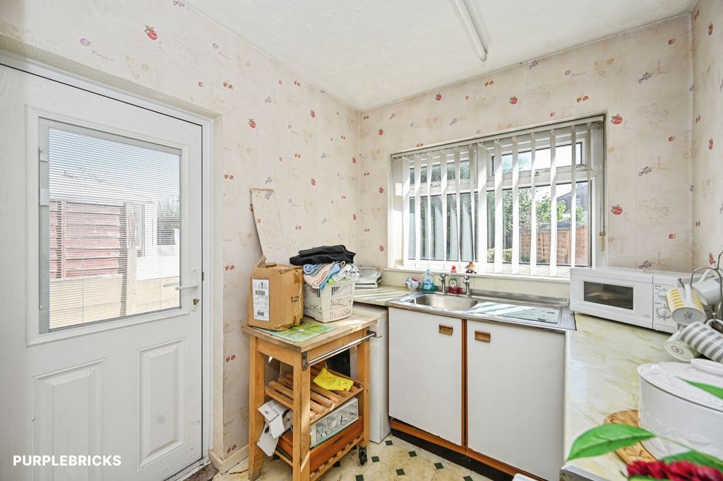 Property photo 2 of 21