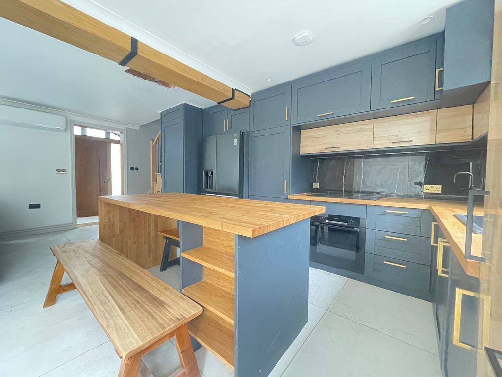 Property photo 2 of 17 Exterior