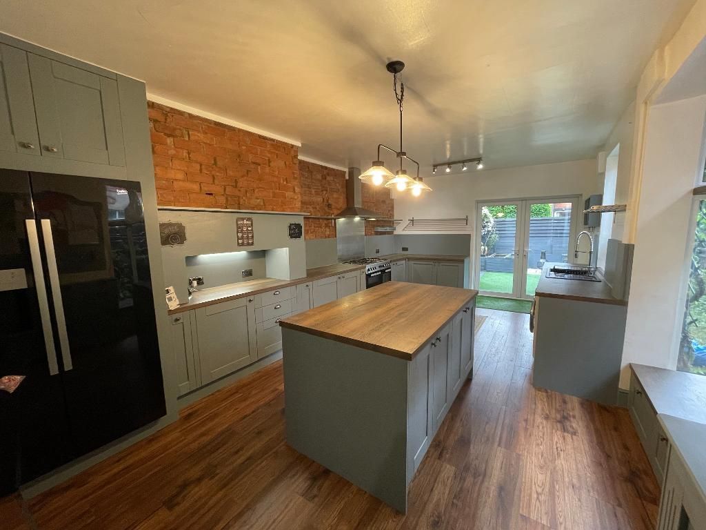 Property photo 3 of 20 Kitchen
