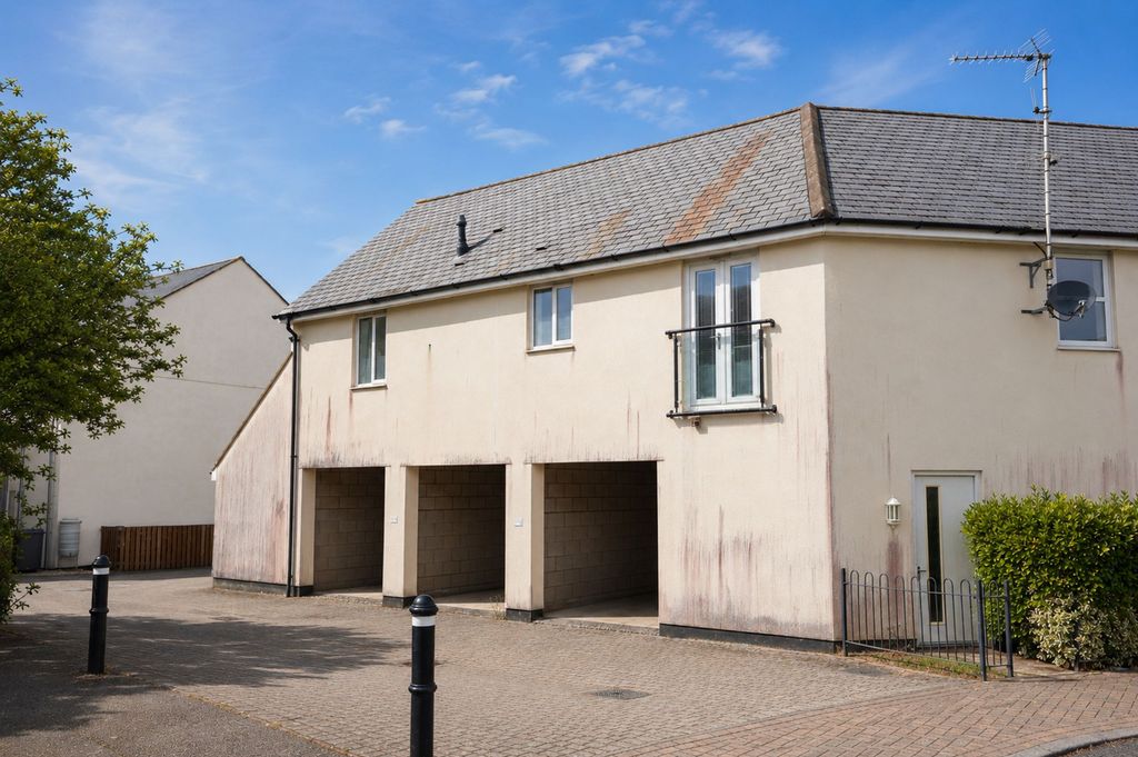 Property photo 1 of 11 External