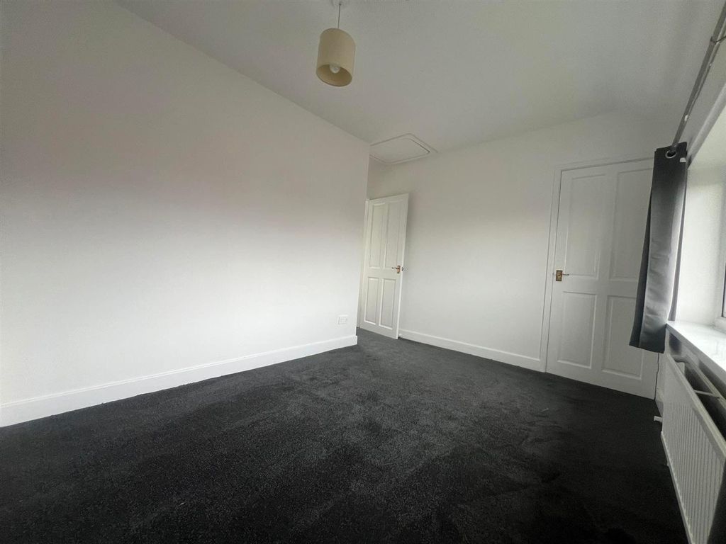 Property photo 3 of 9 Bedroom 1