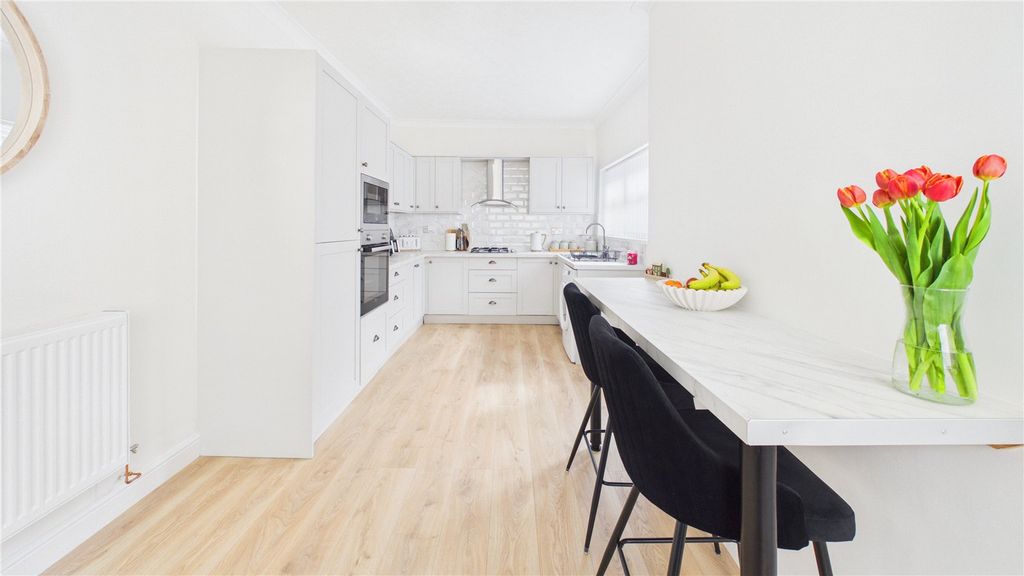 Property photo 2 of 11 Picture No. 13