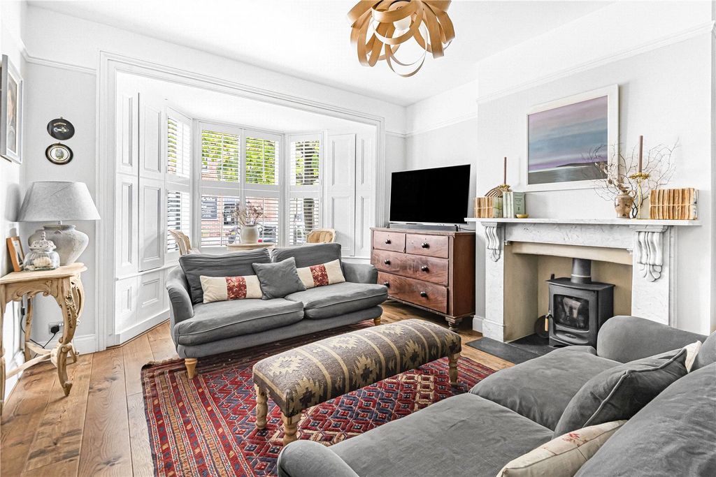 Property photo 2 of 18 Sitting Room