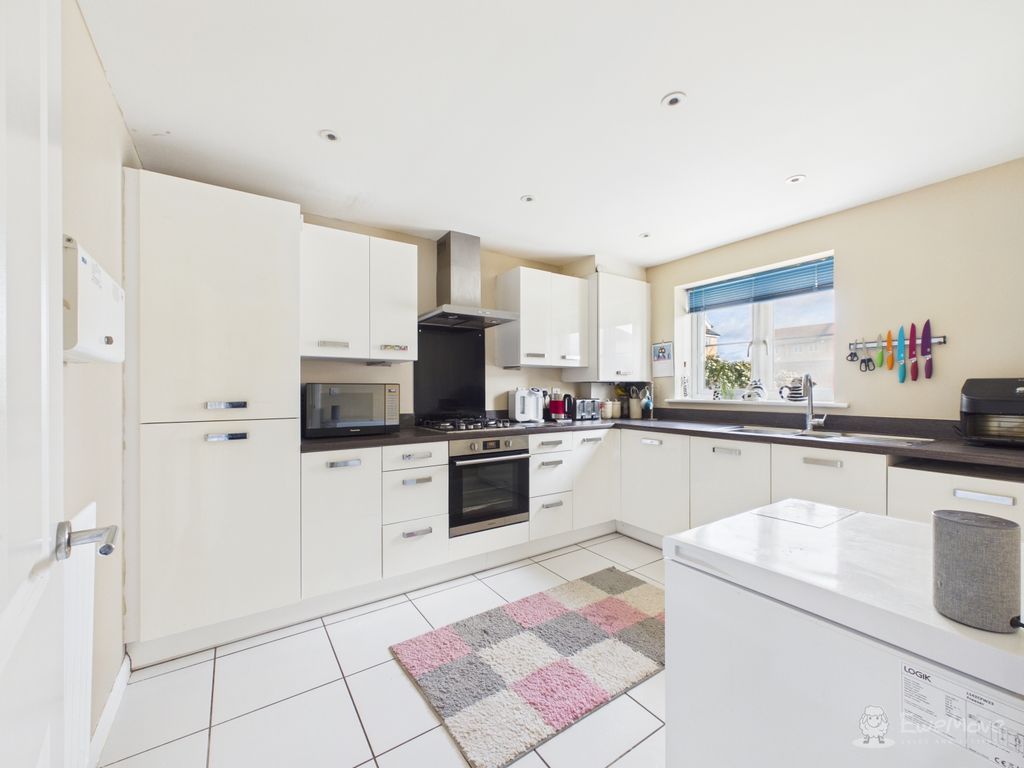 Property photo 2 of 20 Kitchen- Mark Stephens Ewemove Newmarket And Soham