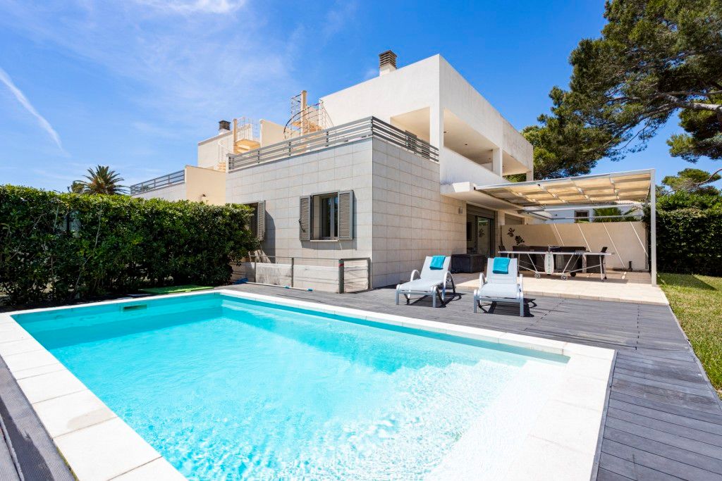 Property photo 1 of 20 Exterior And Pool (1)