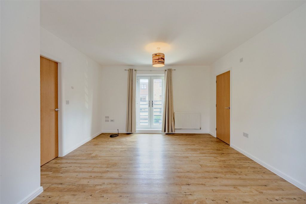 Property photo 3 of 6 Picture No. 11